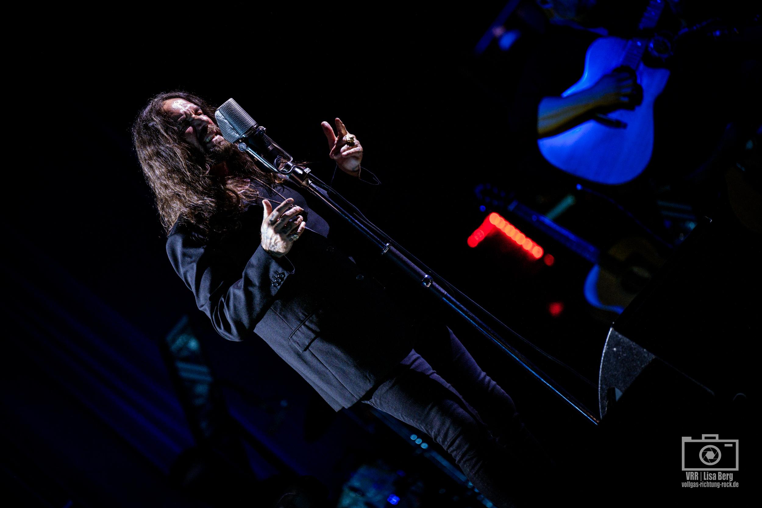 Der-W_Neu-Isenburg_18.05.2024_Lisa-Berg-07 Der W auf neuen Wegen – ein epischer Auftakt – VÖ 28.11.2025