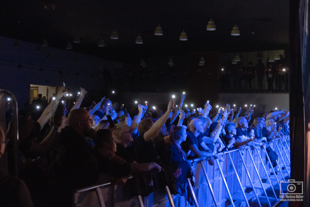 Bild-1Rock-um-zu-Helfen_Leipzig_14_10_2023_Melissa-Mueller-14-1024x683-1 Zwei Tage LautStark gegen Krebs – Rock um zu Helfen in Leipzig