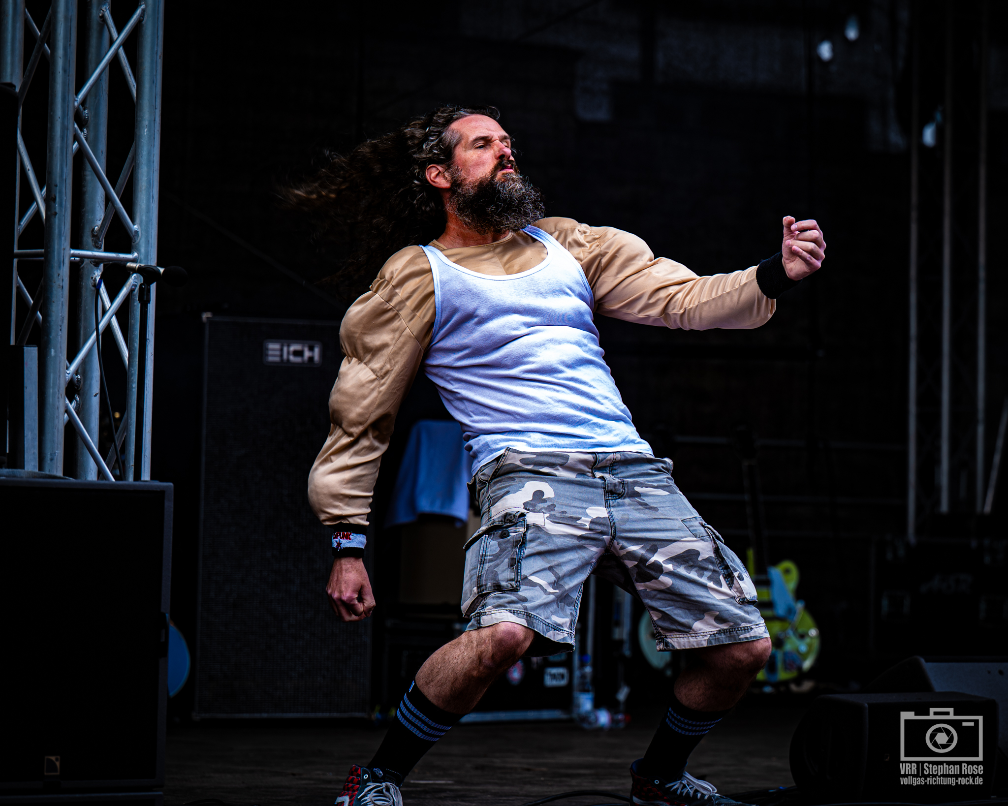 03_Onkel-Udo_Andernach-rockt-2025_Schlossgarten_Andernach_25.05.2025_Stephan-Rose-1 Andernach rockt 2025 – ein Familien-Festival begeistert trotz Regen mit Herz, Musik und Maskottchen