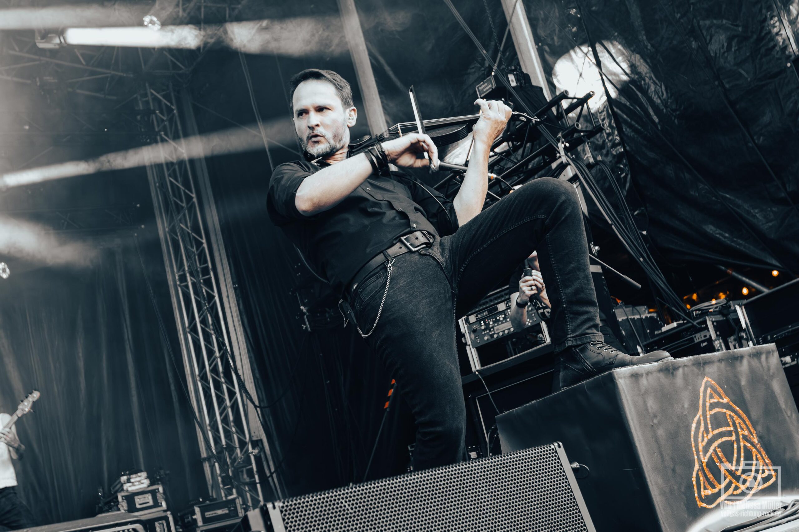 05_Rauhbein_Merseburger-Schlossfestspiele_Tag-2_Merseburg_21.06.2025_Melissa-Mueller-8-scaled Der Herbst wird rau: Rauhbein auf ADRENALIN TOUR 2025 (Teil 2)