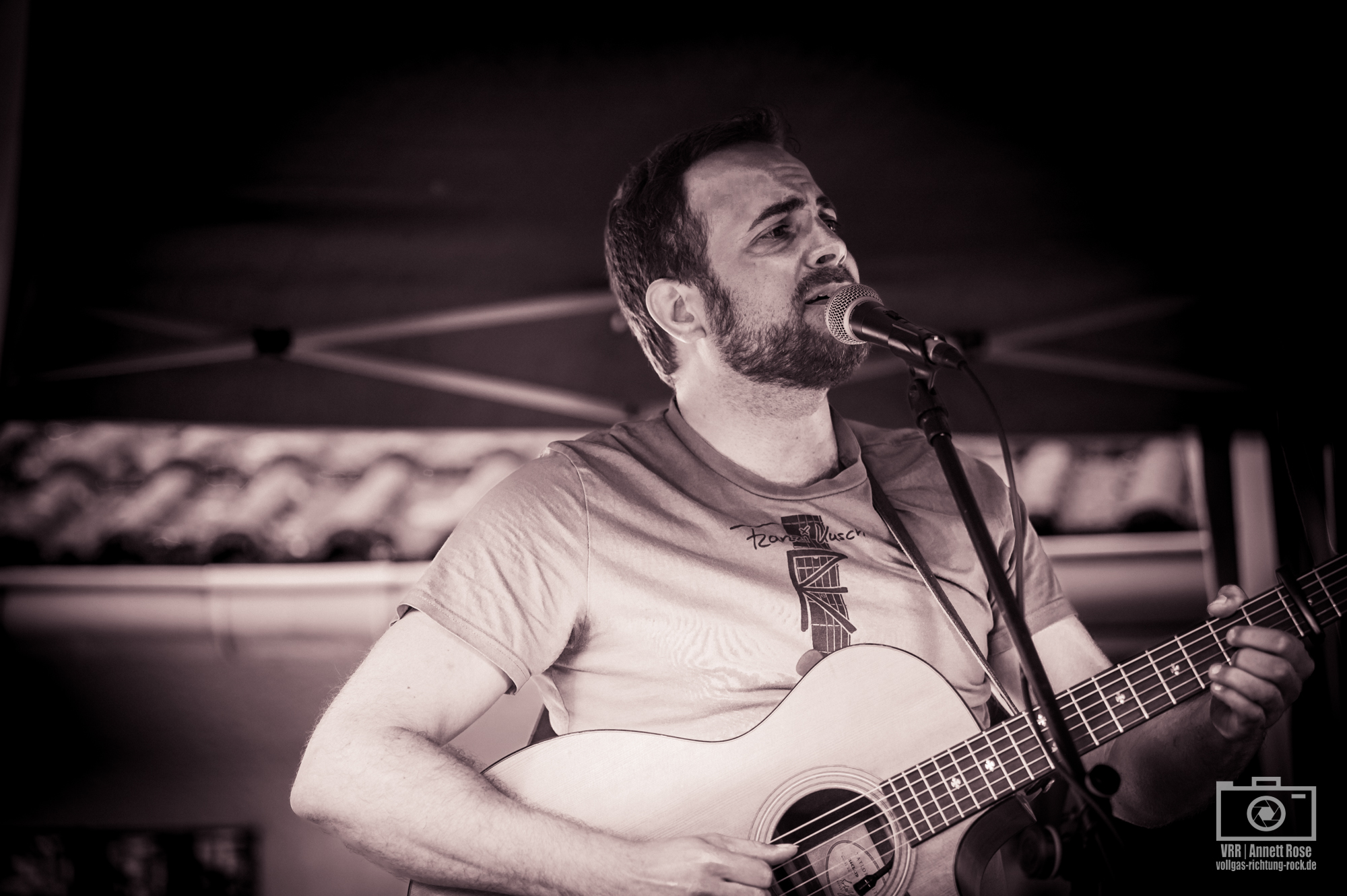 01_Joni_Musik-em-Jaade_Zur-Laube_Koeln_27.06.2025_Annett-Rose Eine magische Nacht mit Franzi Kusche & Friends, Akustik-Musik und Agrippina-Bier