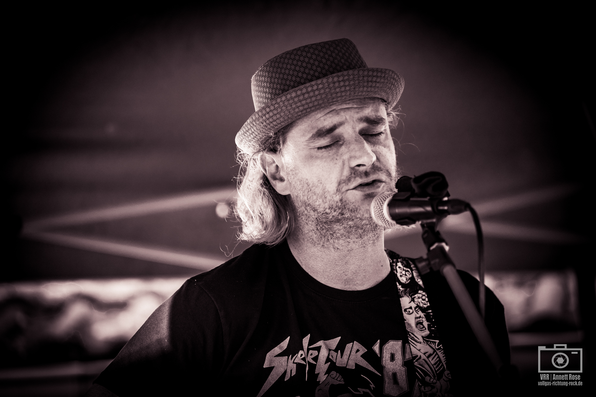 02_Rotzstimmengoldkehlchen_Musik-em-Jaade_Zur-Laube_Koeln_27.06.2025_Annett-Rose-1 Eine magische Nacht mit Franzi Kusche & Friends, Akustik-Musik und Agrippina-Bier