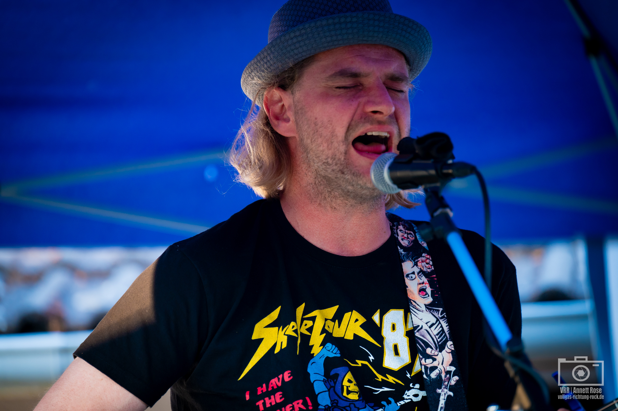 02_Rotzstimmengoldkehlchen_Musik-em-Jaade_Zur-Laube_Koeln_27.06.2025_Annett-Rose Eine magische Nacht mit Franzi Kusche & Friends, Akustik-Musik und Agrippina-Bier