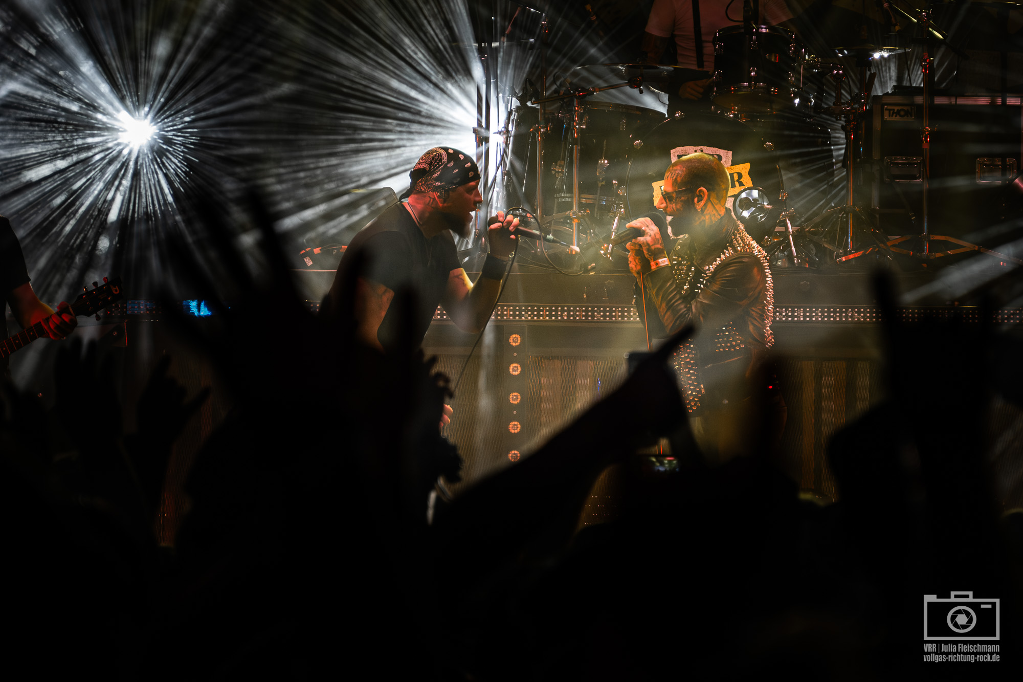 02_Unantastbar_Sommer-am-Kiez_Augsburg_19.07.2025_Jule-Fleischmann-32 Sommer am Kiez 2025: Deutschrock-Feuerwerk mit Artefuckt und Unantastbar