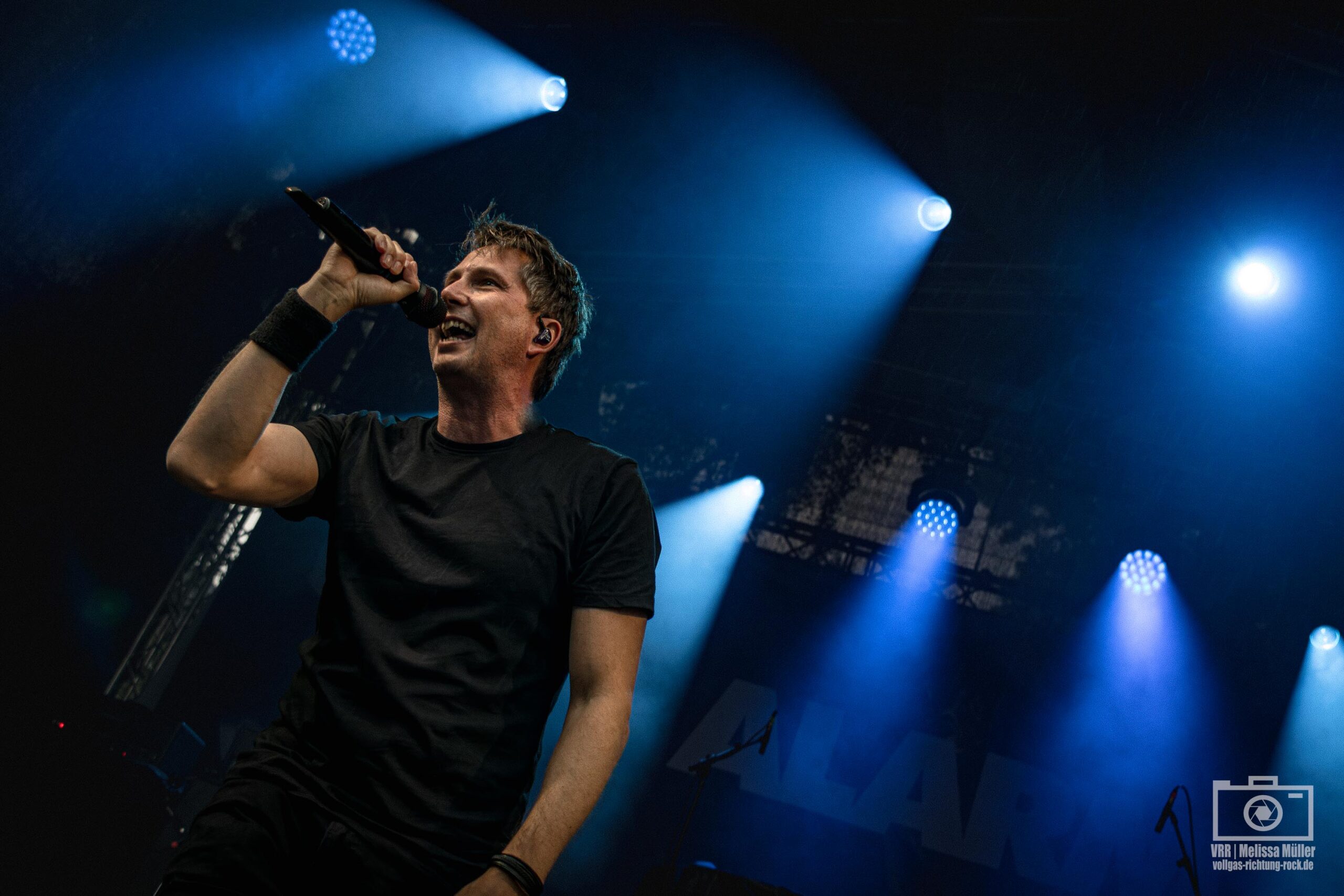 Bild-2_Alarm_Kaerbholz-Koenigstein-Open-Air_Festung-Koenigstein_12.07.2025_Melissa-Mueller-12-scaled Die Hölzer stürmen die Festung