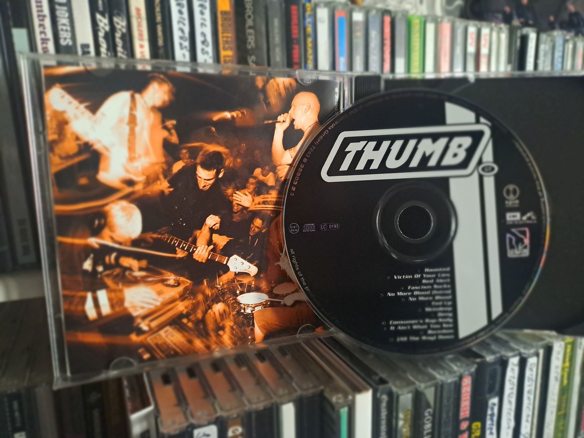 Thumb-Backcover THUMB – vergessen uns verstaubt – nicht mit uns!