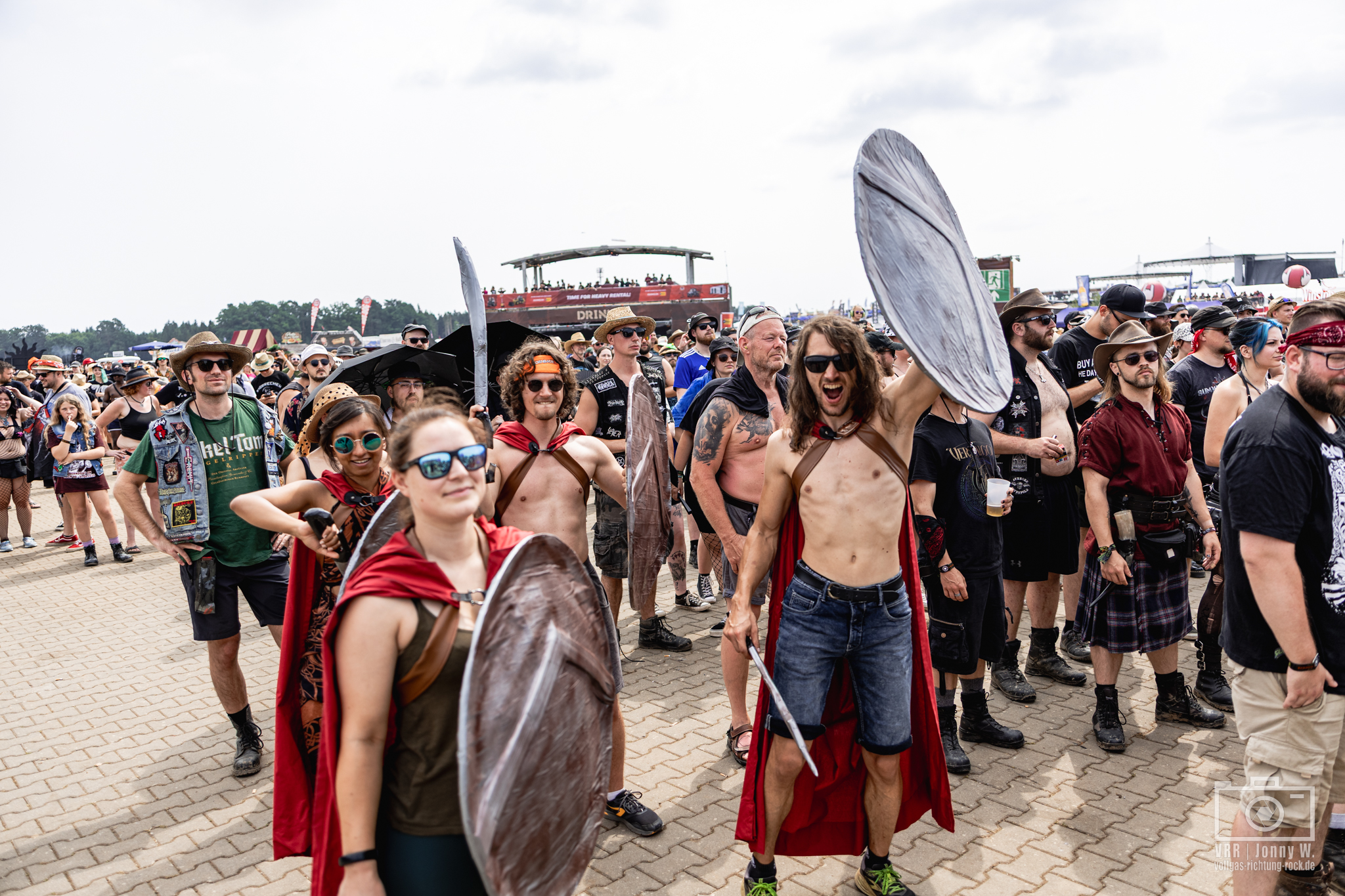 01_Heavysaurus_-Summer-Breeze-2025_16.08.25_Jonny-17 Sonne, Staub und Sonnenbrand – so war das Summer Breeze 2025