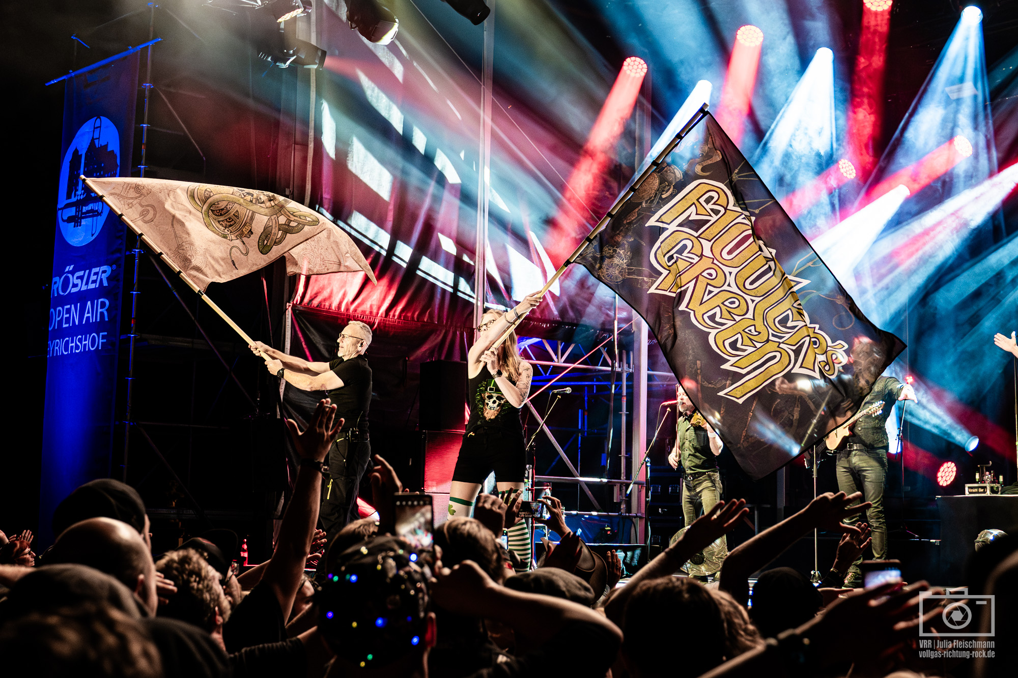 02_Fiddlers-Green_Roesler-Open-Air_Schloss-Eyrichshof_31.07.2025_Jule-Fleischmann-22-1 Rösler Open Air 2025 in Schloss Eyrichshof mit Fiddler’s Green