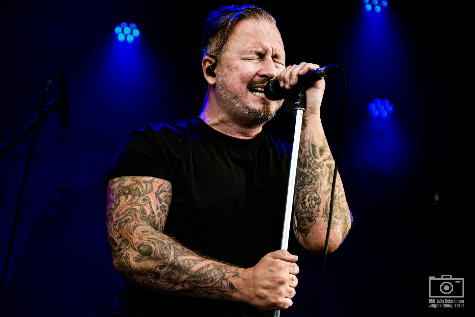 03_Herbst_WILLKUER-Heimspiel_Flugplatz_Huelben_15.08.2025_Jule-Fleischmann-6 Berliner Schnauze, harte Riffs und pure Emotionen: Herbst sprechen Klartext