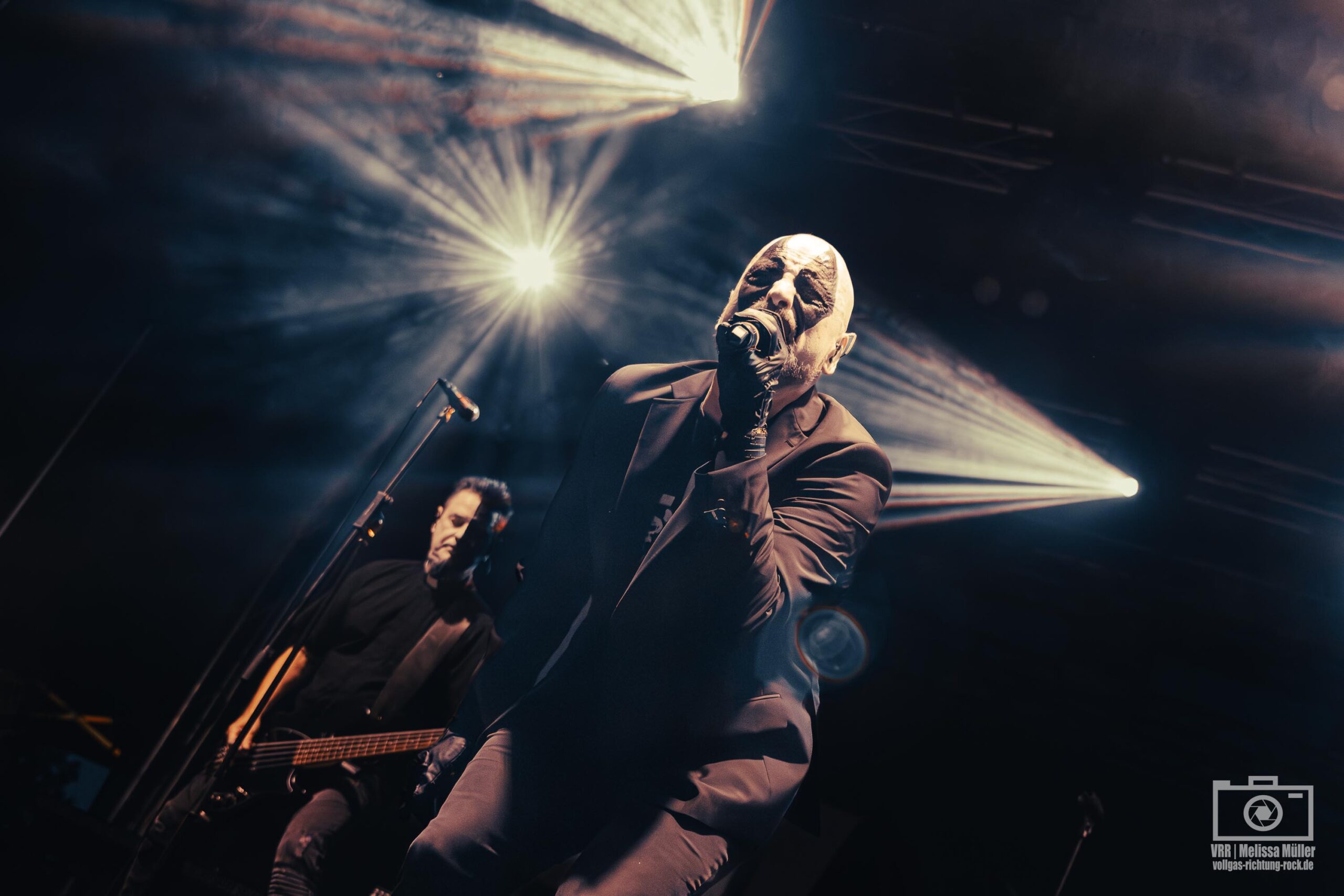 04_Megaherz_Goitzsche-Festival_Stadthafen-Bitterfeld_Tag-1_15.08.2025_Melissa-Mueller-14-scaled Deutschrock: Kurz vor dem Herzstillstand?