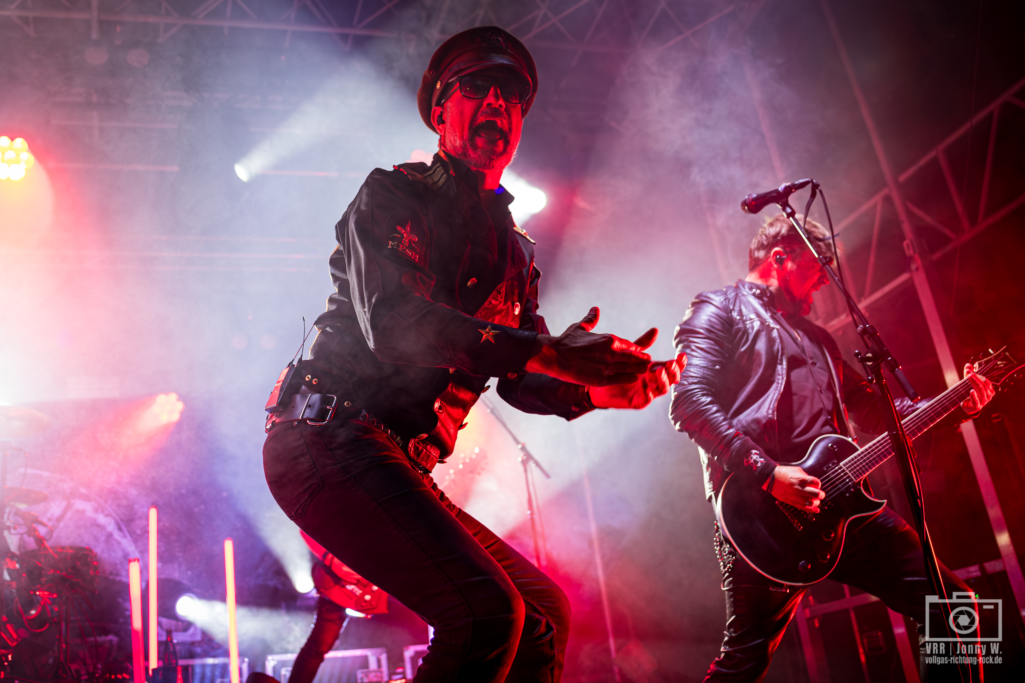 09_Eisbrecher_-Schlosshof-Festival-2025_23.08.25_Jonny-01 Märchenhaftes Flair trifft auf Folkrock – Schlosshof Festival 2025