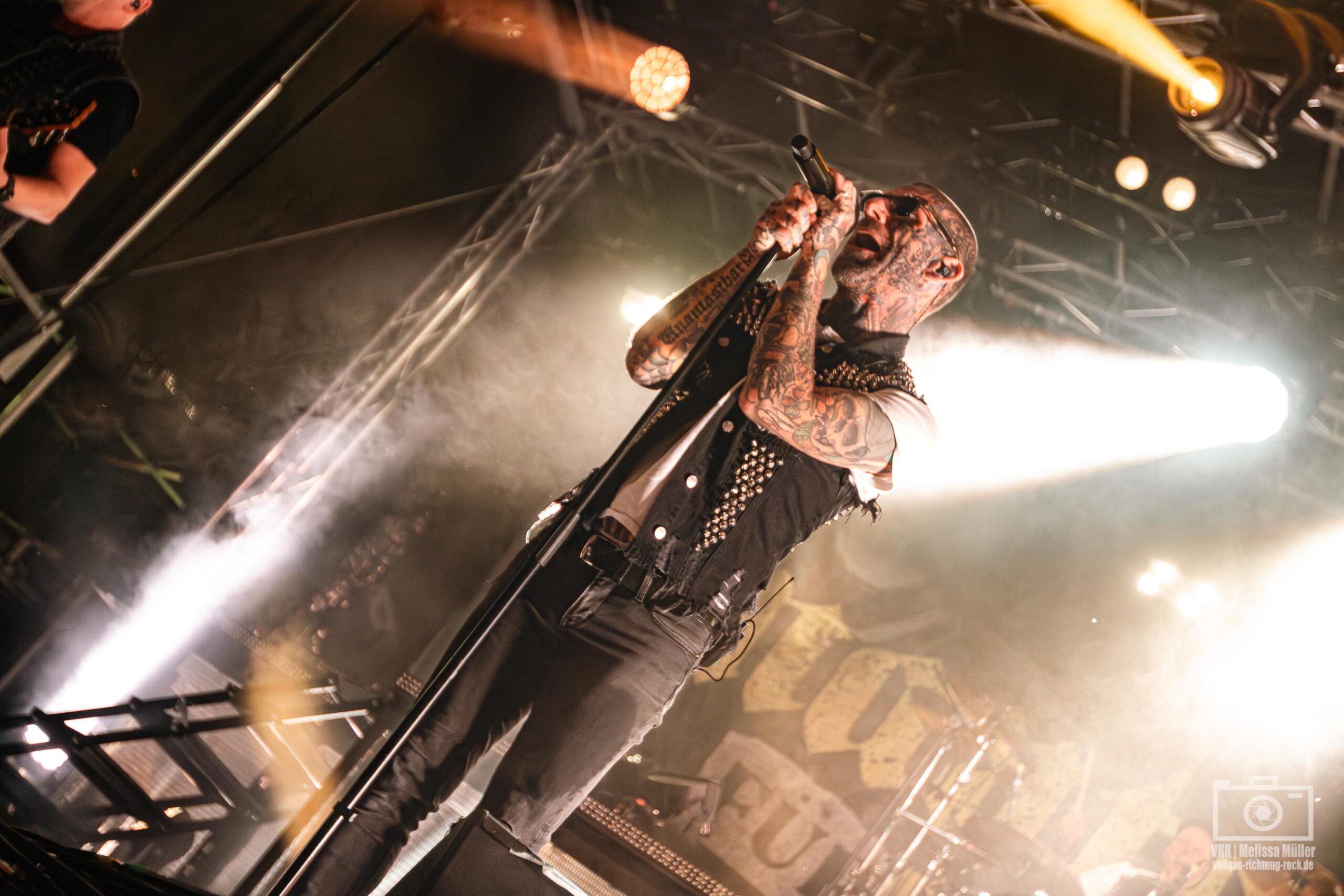 Beitragsbild-2-_Unantastbar_Goitzsche-Festival_Stadthafen-Bitterfeld_Tag-1_15.08.2025_Melissa-Mueller-15-1-scaled Feuer und Wasser – das Goitzsche Festival 2025