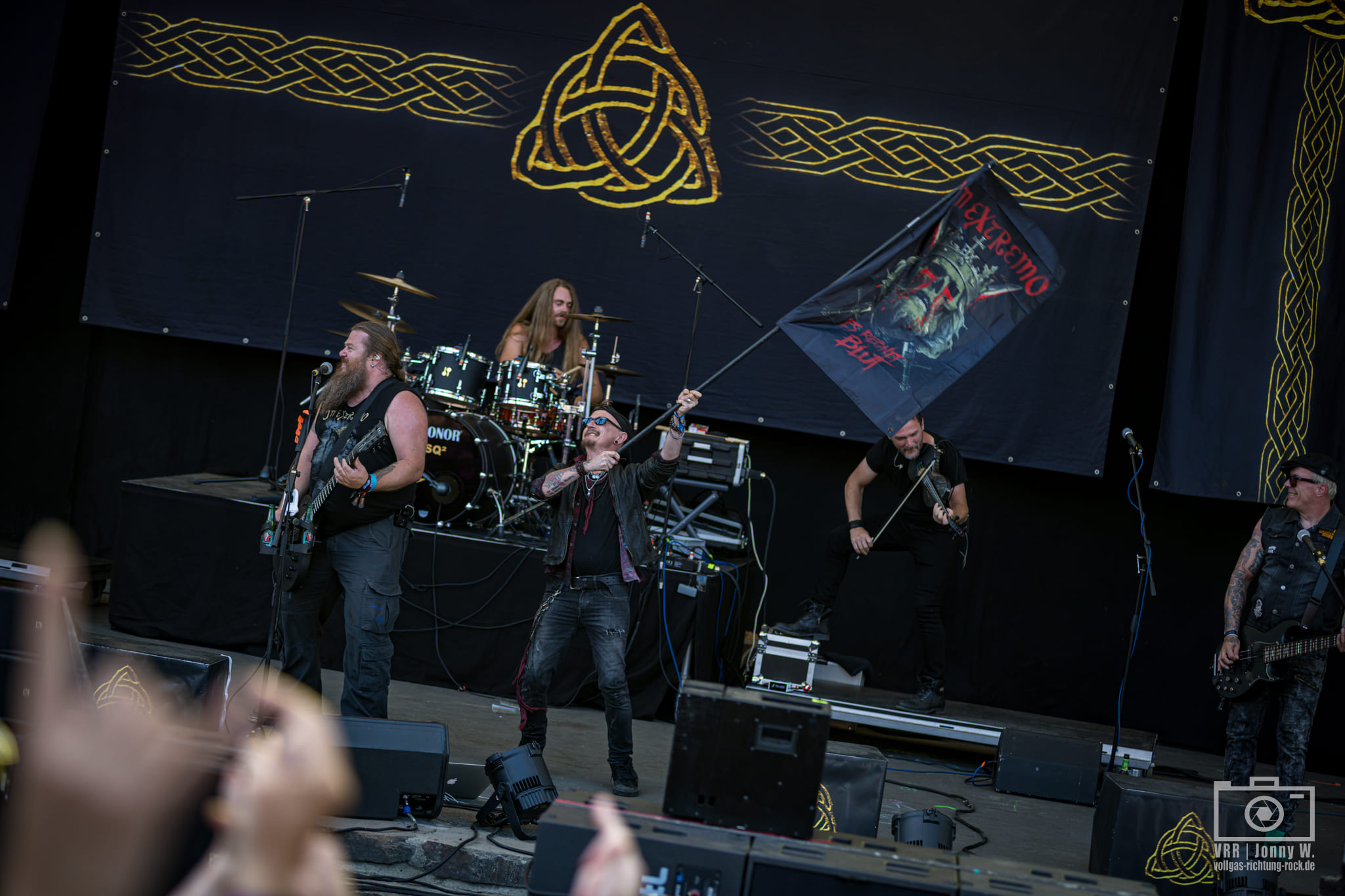 01_Rauhbein_30-Jahre-In-Extremo_Loreley_06.09.2025_Jonny-10 Feuer frei auf der Loreley – In Extremo feiern ihr 30-jähriges Jubiläum