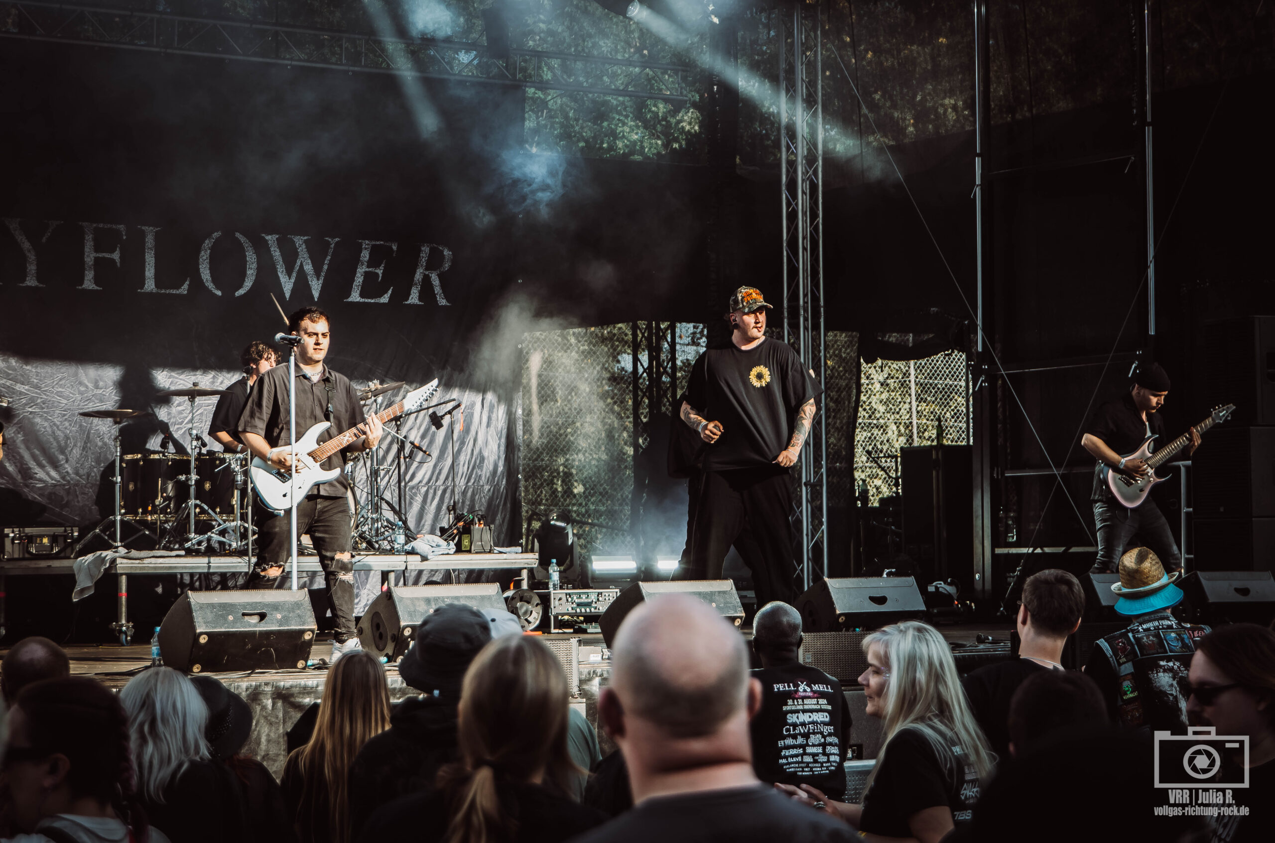 03_Mayflower_Pell-Mell-Festival-2025_Freitag_Julia-Rathgeber-6-scaled Pell Mell Festival – lautstark und familiär, bereits seit fast zwei Jahrzehnten