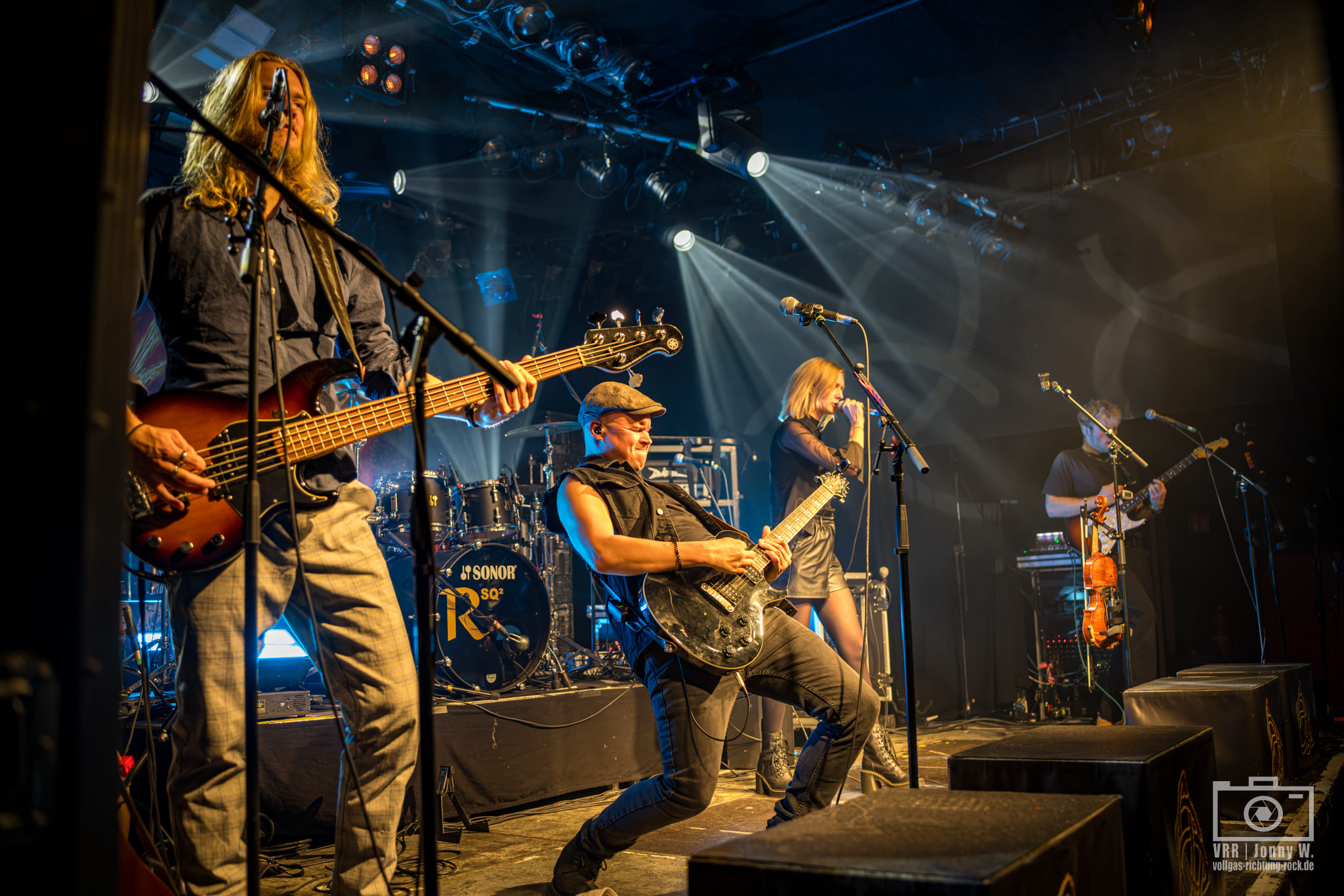 01_Liebe-Krawall_Adrenalin-Tour_der-Hirsch-Nuernberg_17.10.2025_Jonny-13 Rauhbein in Nürnberg – Ein Konzert mit Herz, Bier und echten Kanten