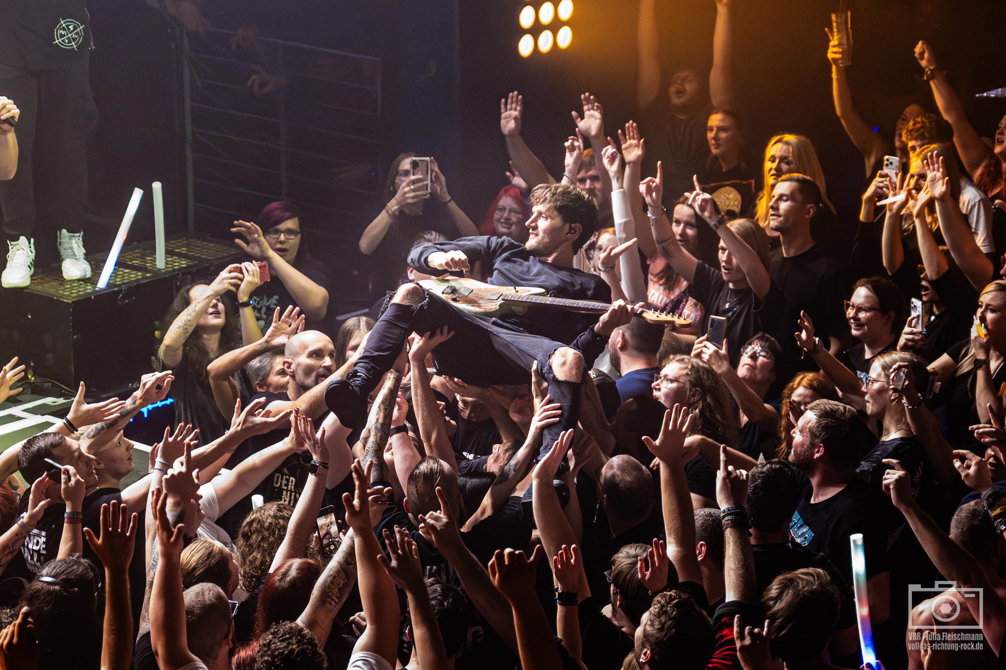 02_Stunde-Null_Ein-letztes-Mal_Bamberg_15.11.2025_Jule-Fleischmann-47 Der Anfang vom Ende – Stunde Null startet furios in ihre Abschiedstour