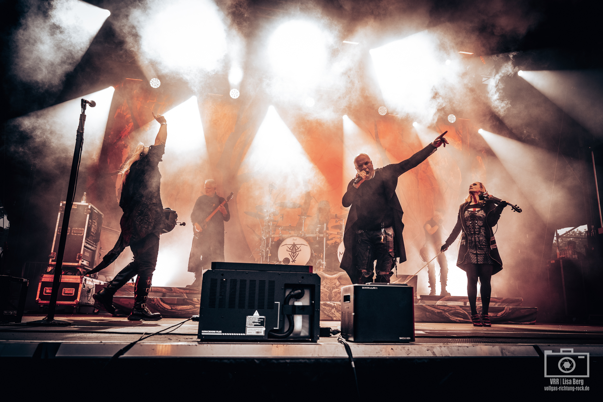 05_Subway-to-Sally_Wir-Leben-Laut-Festival_Tag-3_Loburg_08.06.2025_Lisa-Berg-14 Subway to Sally entfacht die Eisheilige Nacht 2025