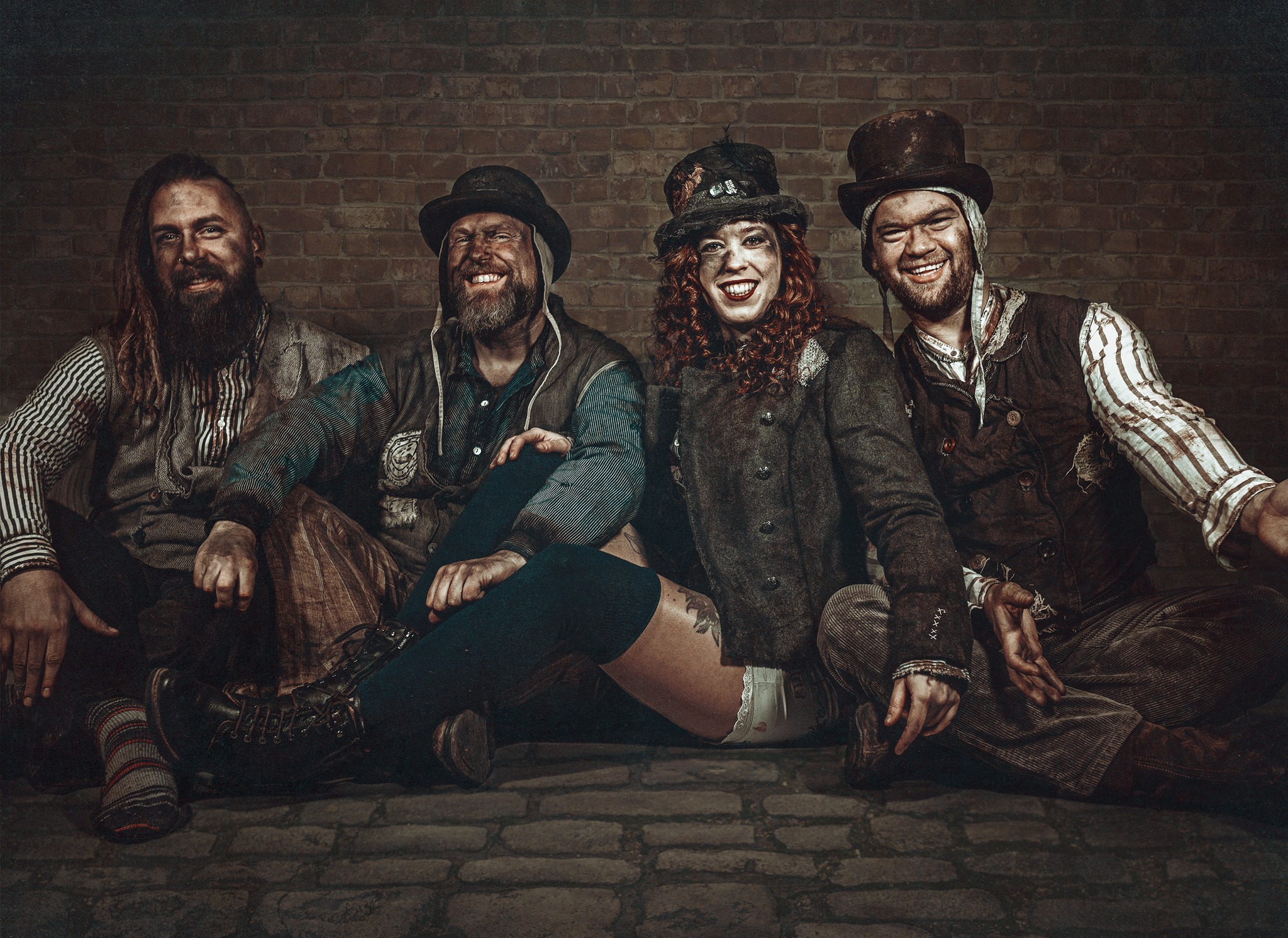 die-Habenichtse_-Foto-Band Das ganze Geld versoffen?! – Knasterbart lädt ein zu Branntweihnachten