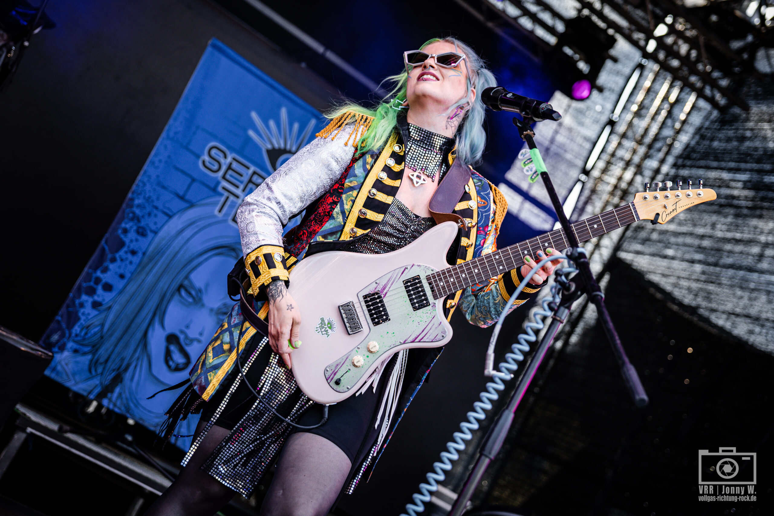 01_Seraina-Telli_Sommer-am-Kiez_18.07.25_Jonny-06-scaled-1 Beyond the Black geht auf RISING HIGH Tour 2026