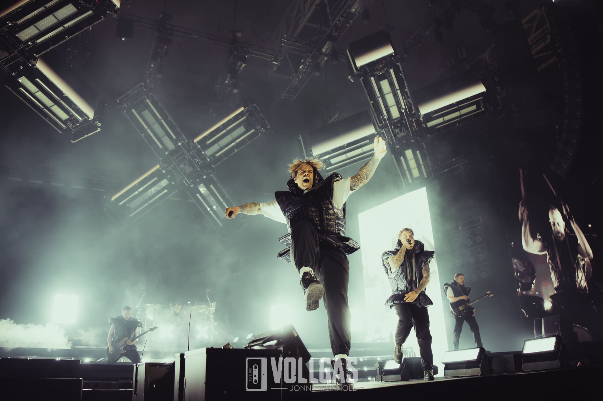 03_Electric-Callboy_Tanzneid-Tour-2025_Olympiahalle-Muenchen_26.11.2025_Jonny-14 Electric Callboy zerlegt die Olympiahalle auf ihrer TANZNEID WORLD TOUR in München