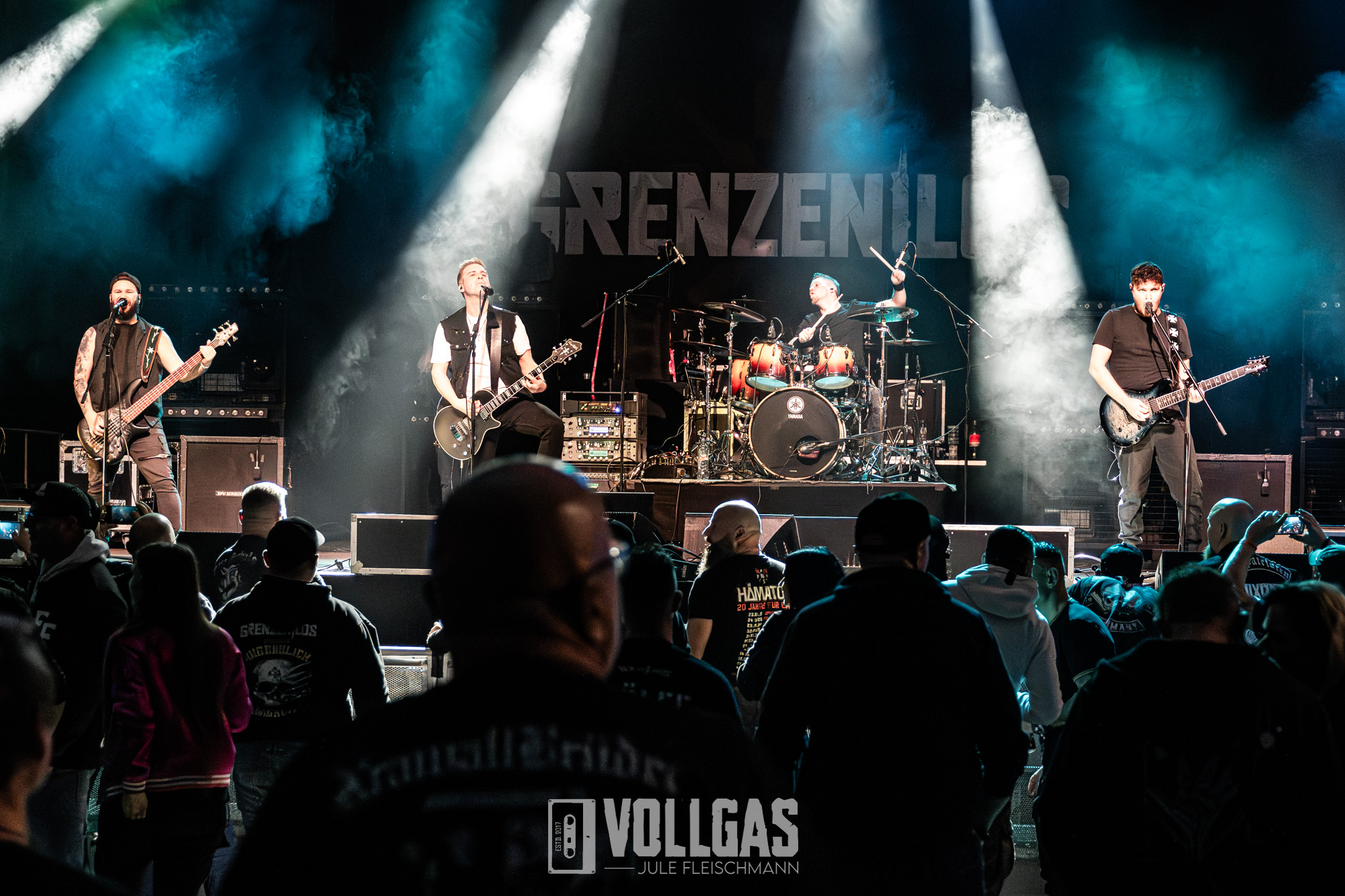 03_Grenzenlos_KrawallBrueder-Jahresabschluss_Lichtenfels_05.12.25_Jule-Fleischmann-10 KrawallBrüder feiern kolossalen Jahresabschluss in Lichtenfels