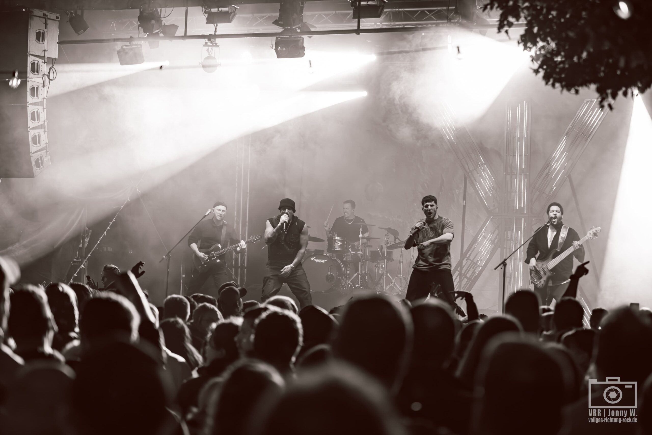 05_Swiss-die-Andern_Biberttal-Festival_08.06.25_Jonny-24-scaled-1 Nachgefragt: Die Top- und Flop-Alben 2025 der VRR Crewmitglieder