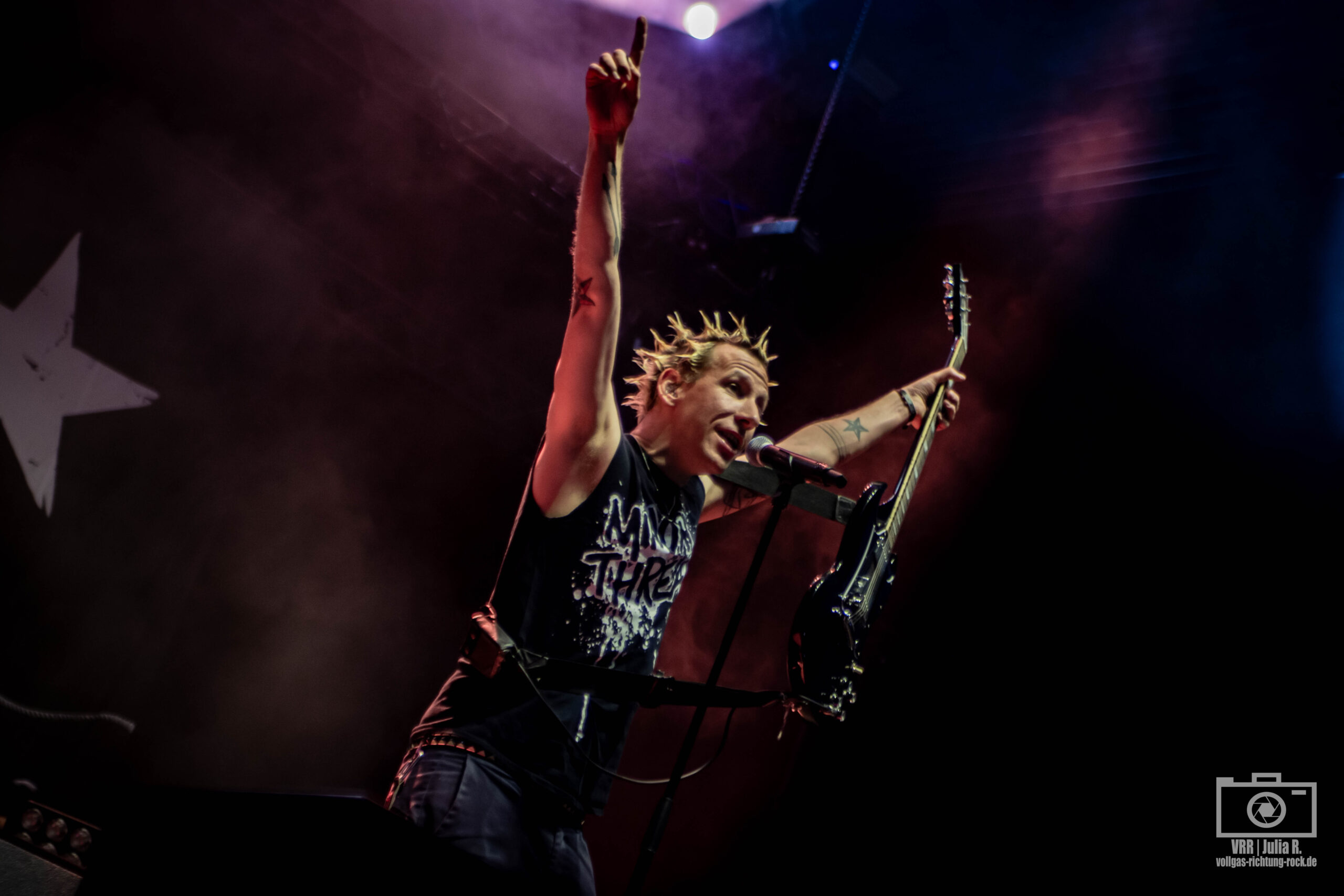 05_ZSK_Impericon-Festival-2025_Freitag_Julia-Rathgeber-7-scaled-1 Nachgefragt: Die Top- und Flop-Alben 2025 der VRR Crewmitglieder