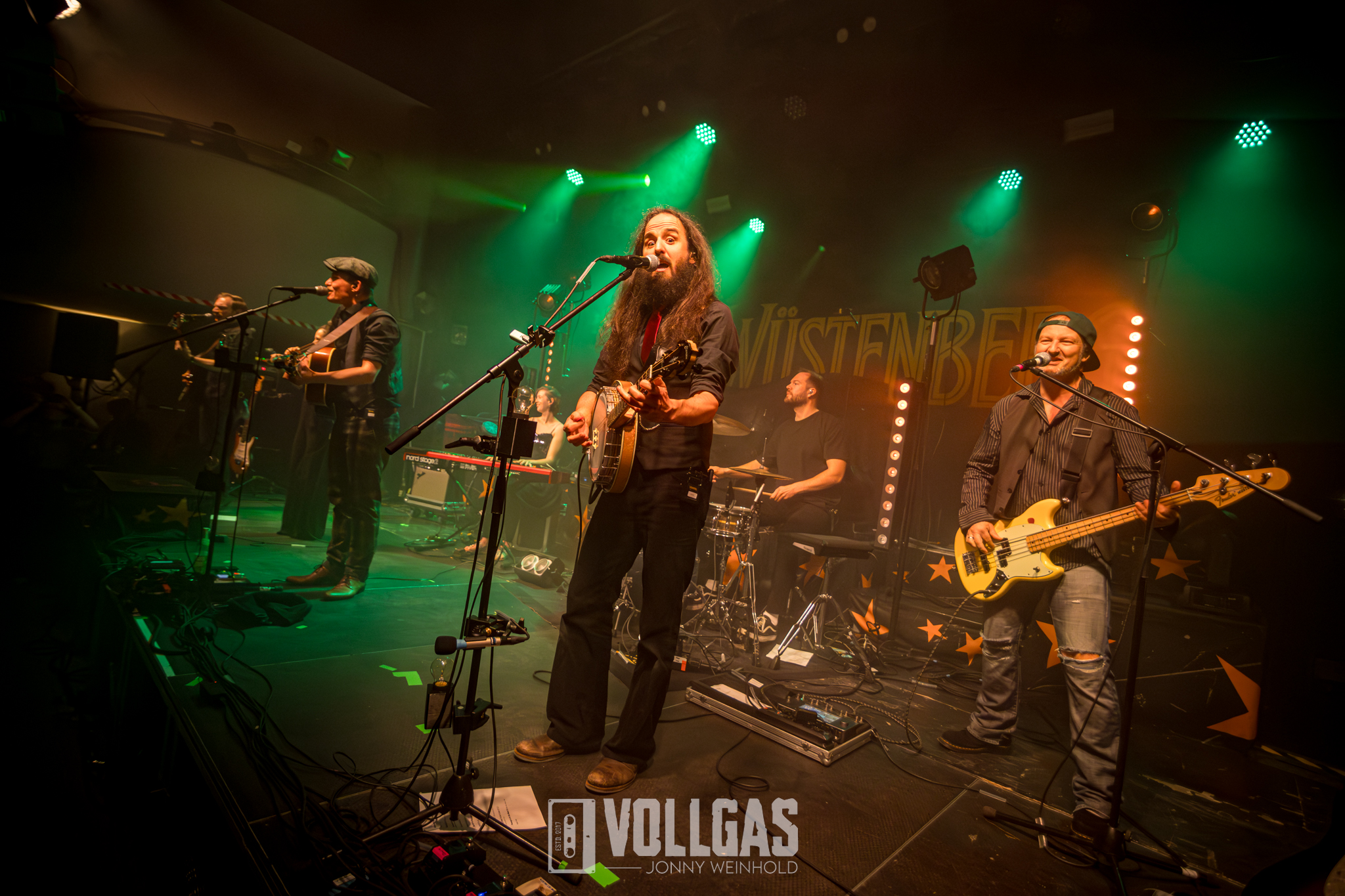 01_Wuestenberg_Fiddlers-Green-35-Years-Tour-2025-Nuernberg_29.12.25_Jonny-08 Fiddler's Green feiert Tourabschluss ihrer 35 Years Tour im Löwensaal Nürnberg