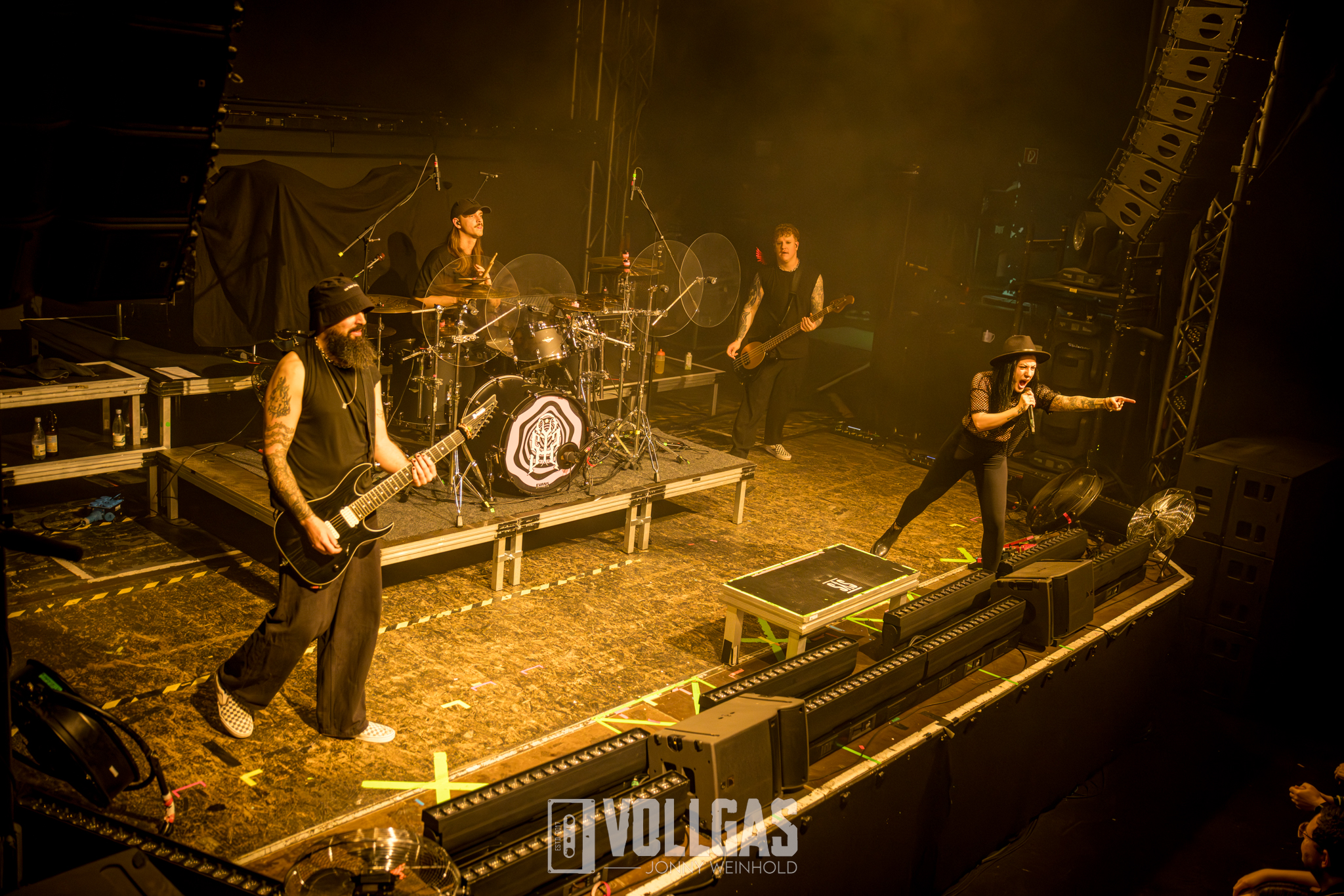 02_SETYOURSAILS-Rising-High-2026-Geiselwind_24.01.26_Jonny-15 Beyond the Black vor ausverkauftem Haus in Geiselwind