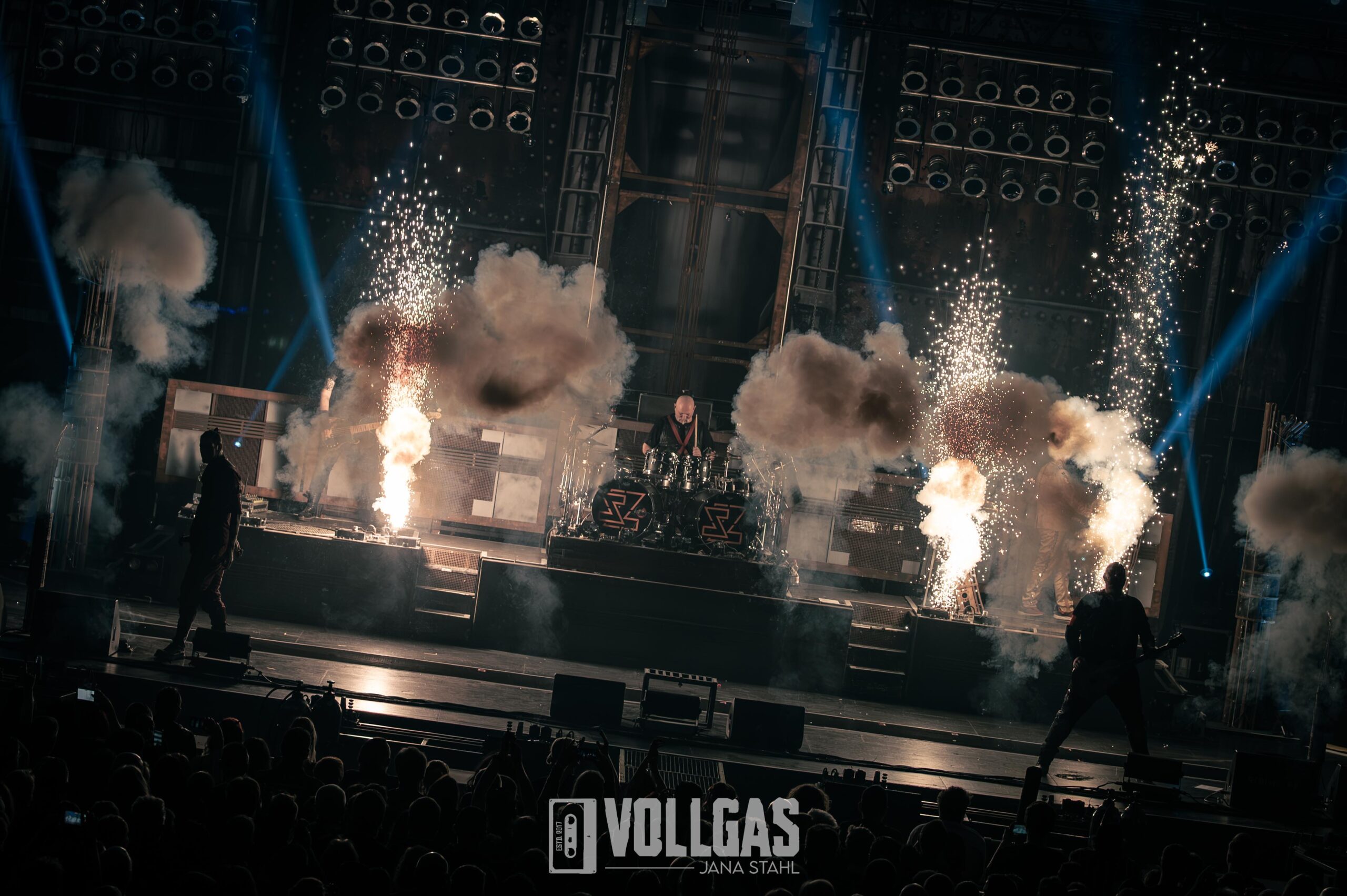 Stahlzeit_17.01.26_Jahrhunderthalle-Frankfurt_Jana-Stahl-28-scaled Stahlzeit brennt die Jahrhunderthalle nieder