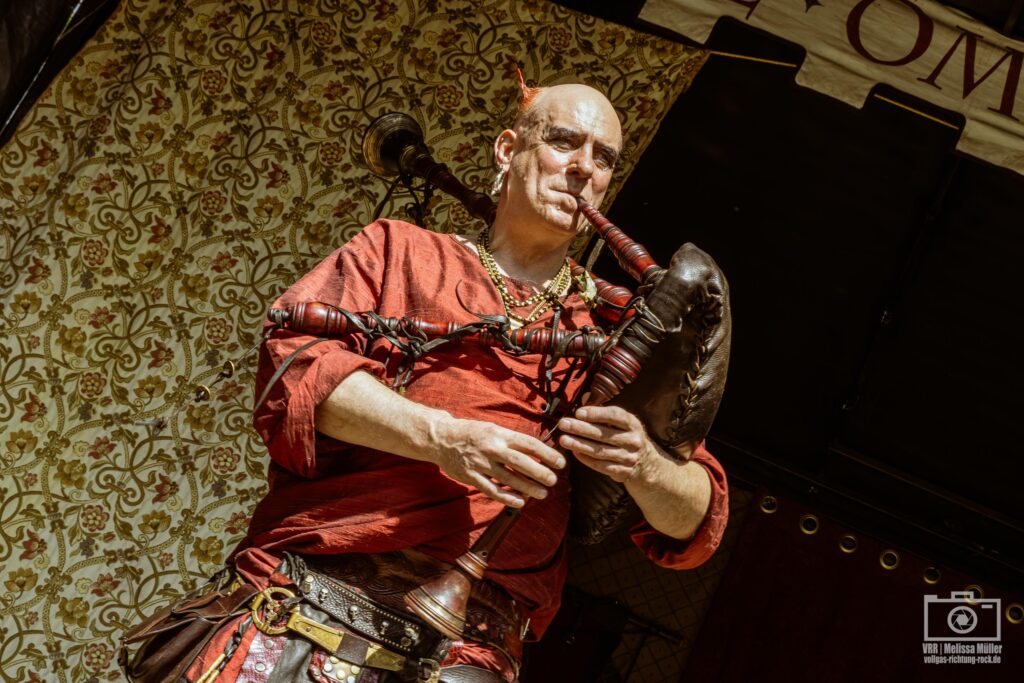 02_TanzwutMittelaltermarkt_Merseburger-Schlossfestspiele_Tag-2_Merseburg_21.06-9-1024x683-1 Zwischen alten Mauern und Geschichten – Merseburger Schlossfestspiele