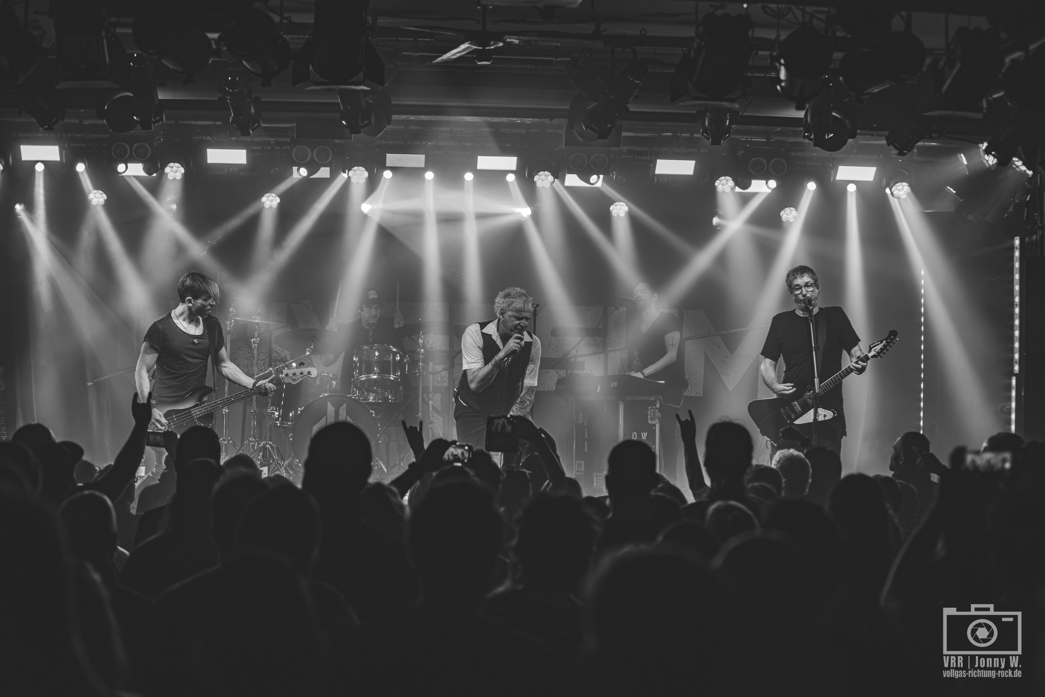 02_Universum25_-Aschaffenburg-Colos-Saal_08.08.25_Jonny-22 UNIVERSUM25 – DIE MASCHINEN WOLLEN LEBEN – VÖ 20.02.2026