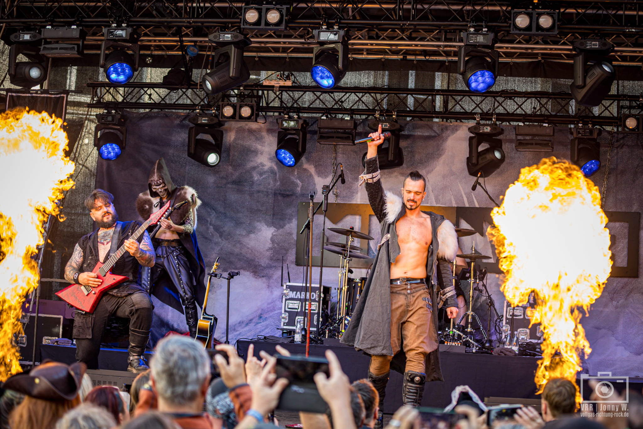 05_Manntra_-Schlosshof-Festival-2025_23.08.25_Jonny-14 Dunkle Klanggewalten zerlegen die Bühne: Manntra auf TITANS TOUR 2026