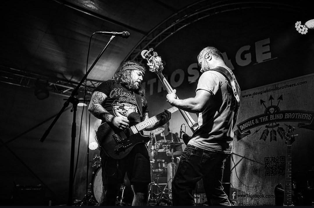 Dougie-and-the-Blind-Brother-Credits-tolgahanpolat Musiker im Alleingang – zwischen Hauptband und Nebenprojekt