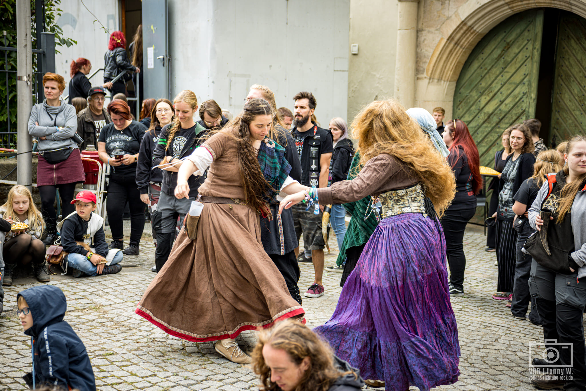 04_Fatzwerk_-Schlosshof-Festival-2025_23.08.25_Jonny-5 Zwischen Burgmauern und Bierbechern – das Schlosshof Festival 2026