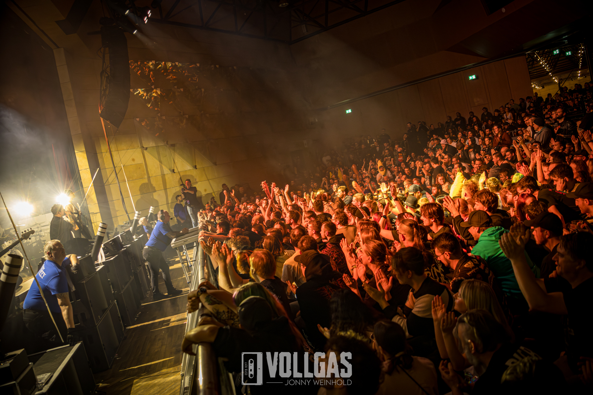 STADTHALLE-FUeRTH-01_Callejon-Rock-Rap-Zaubershow-2026-Fuerth_05.02.26_Jonny-19 Konzertlocations in Süddeutschland – Tempel aus Stahl, Schweiß und Geschichte