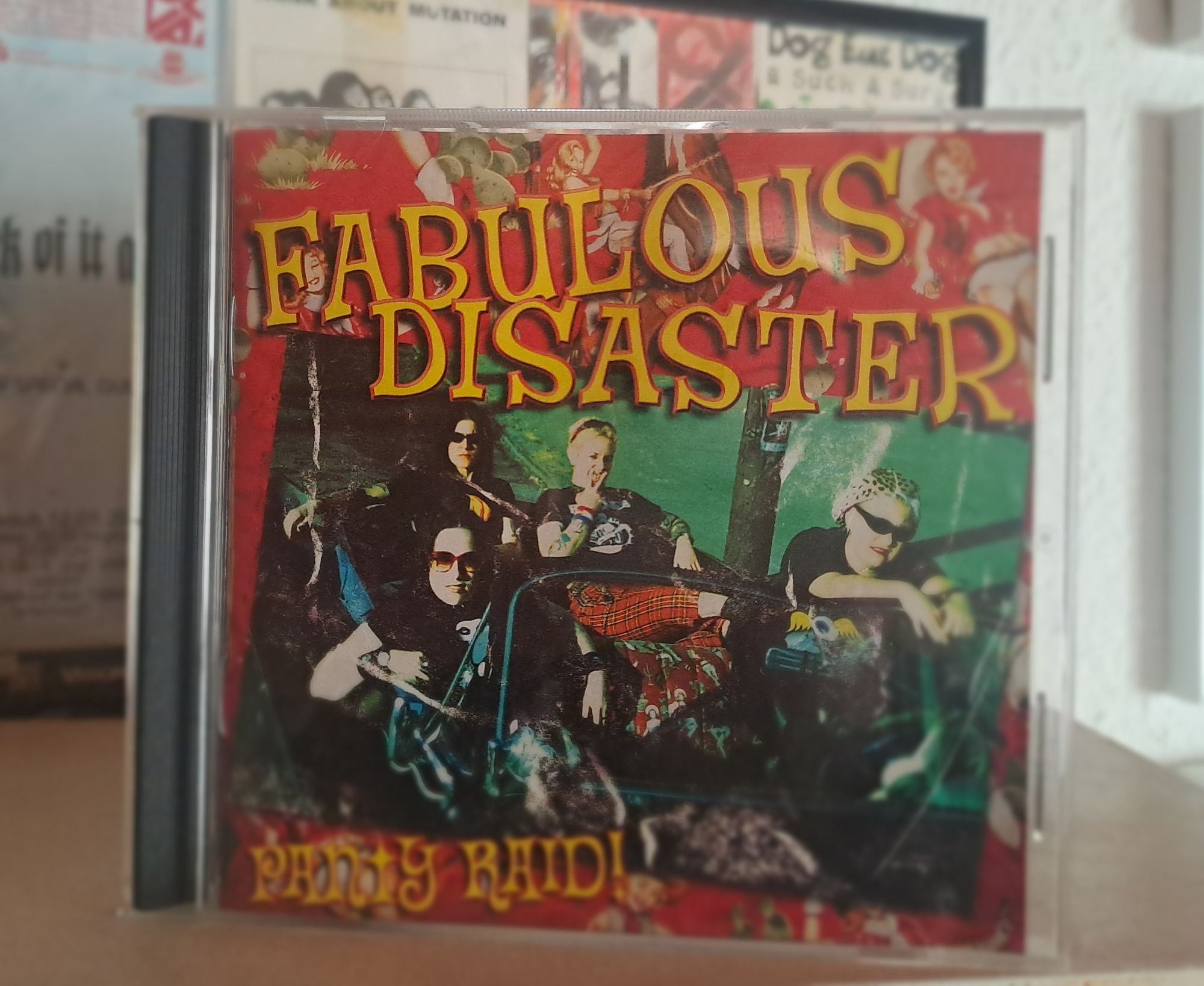 Frontcover_Fabulous-Disaster_Foto_Joerg-Hentzgen Fabulous Disaster – vergessen und verstaubt – nicht mit uns!