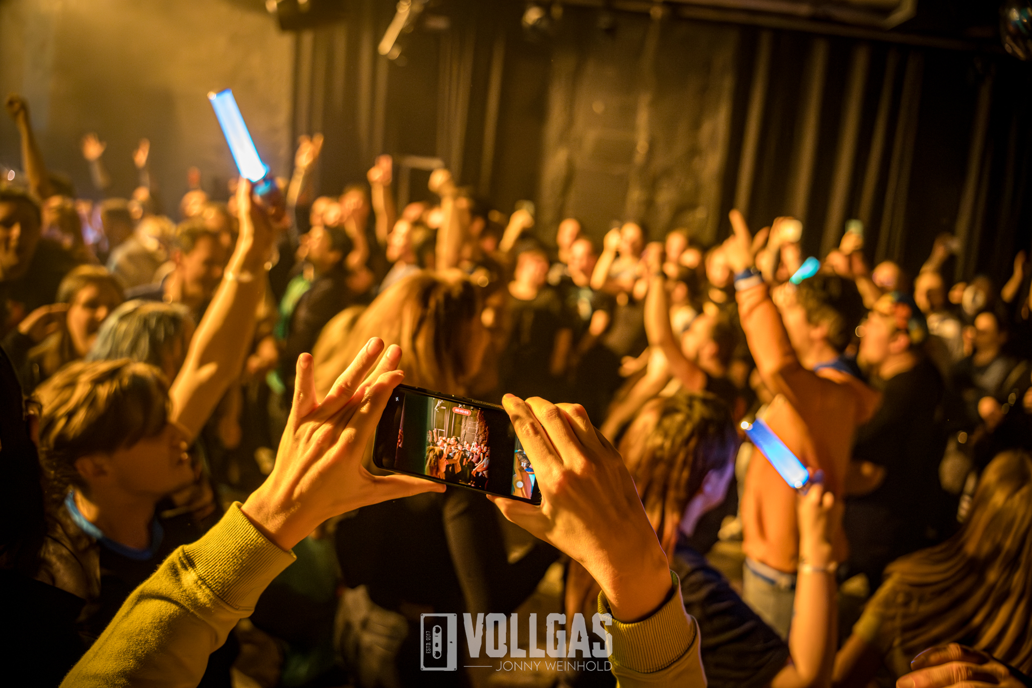02_-Kontrollverlust-Wir-werden-bei-dir-sein-Tour-2026-Nuernberg_27.01.26_Jonny-26 10 Gestalten, die du auf jedem Deutschrock-Konzert triffst