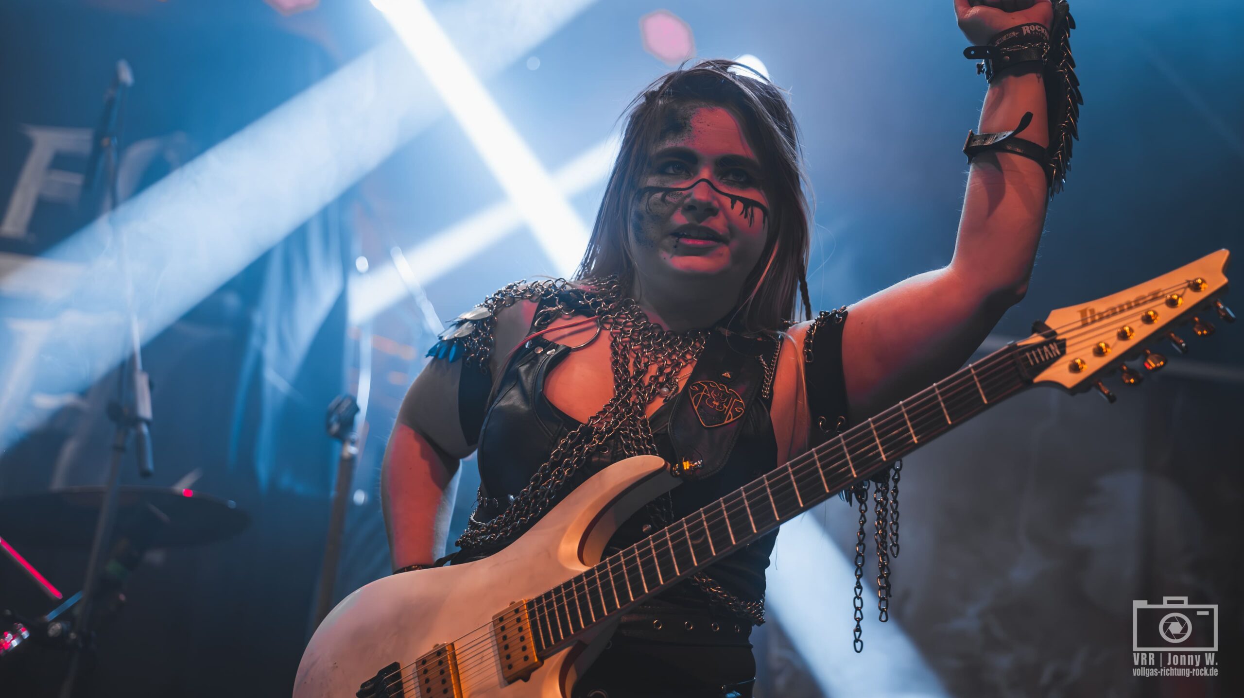 01_All-for-Metal_The-Tour-of-Fear-2025_Geiselwind_16.02.25_Jonny-15-scaled-1 XXL Interview mit Jasmin Pabst (Teil 2) – zwischen Beruf(ung) und Seelenfrieden