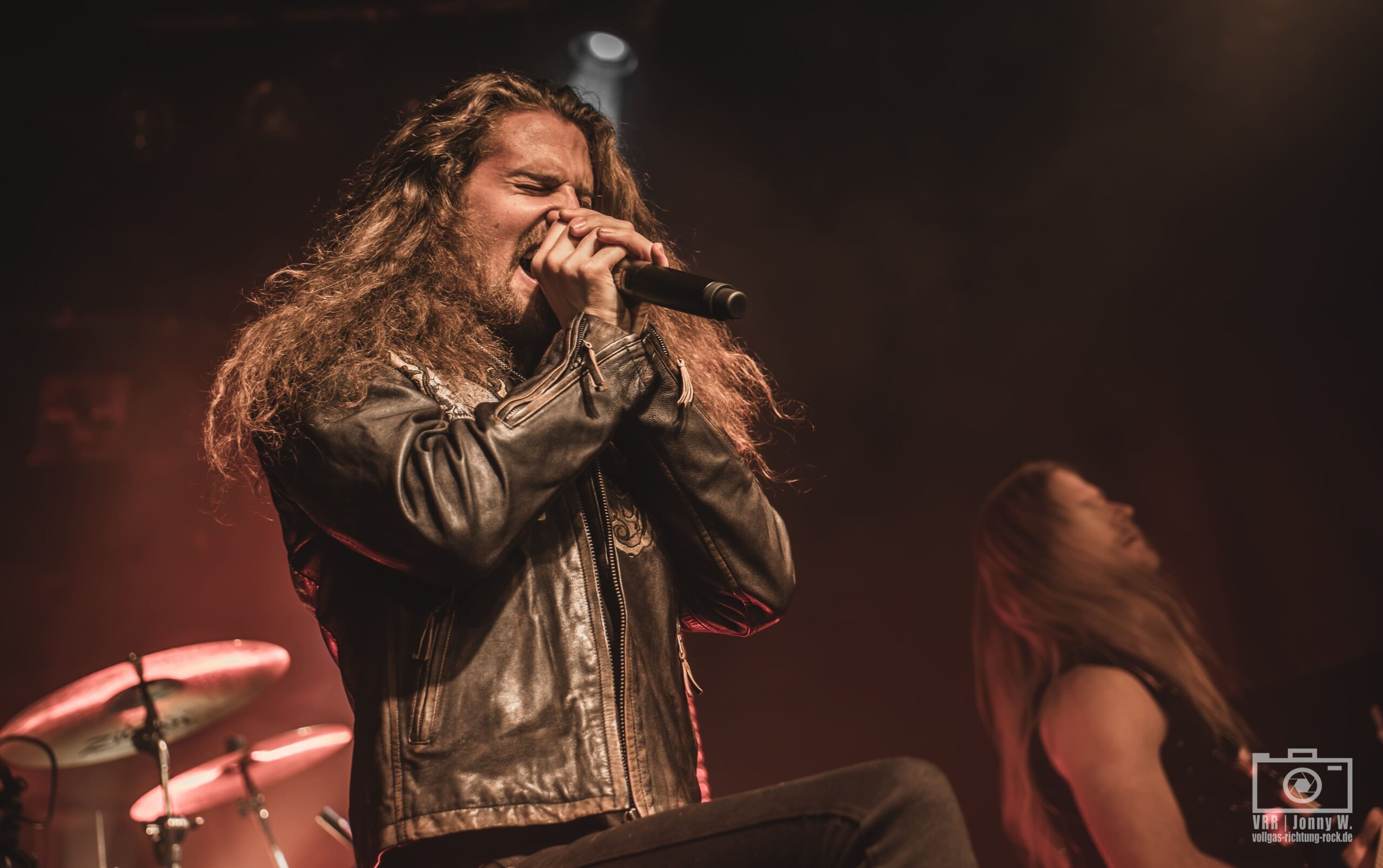 03_-Dynazty_Dynaszty-European-Tour-2025_Nuernberg-Hirsch-02.03.2025_Jonny-07-scaled-1 Accept feiert 50 Jahre Heavy Metal: Die Jubiläumstour rollt an